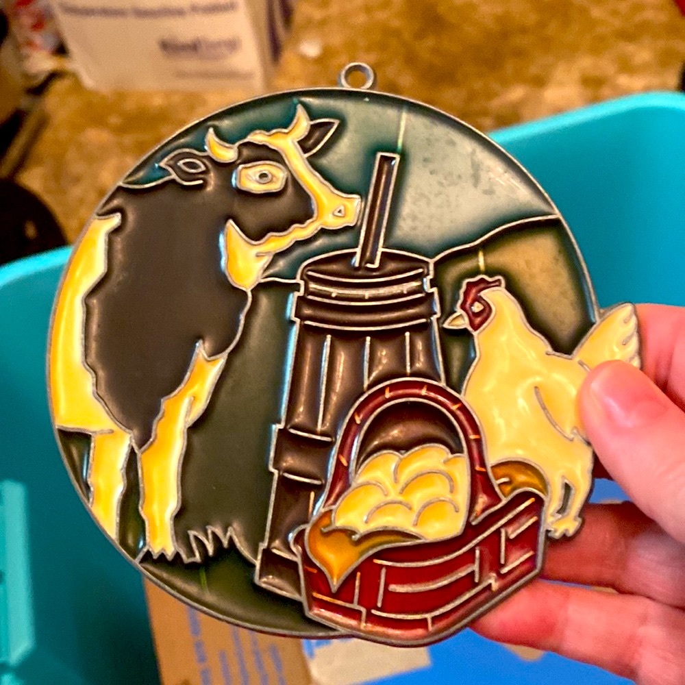 RARE!!! Suncather Stain glass look, made of plastic Cow & Chicken on the farm🐄